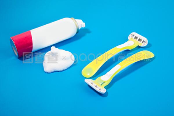 男士日常护理三件套 蜡制品、剃须刀与剃须泡沫的完美协同